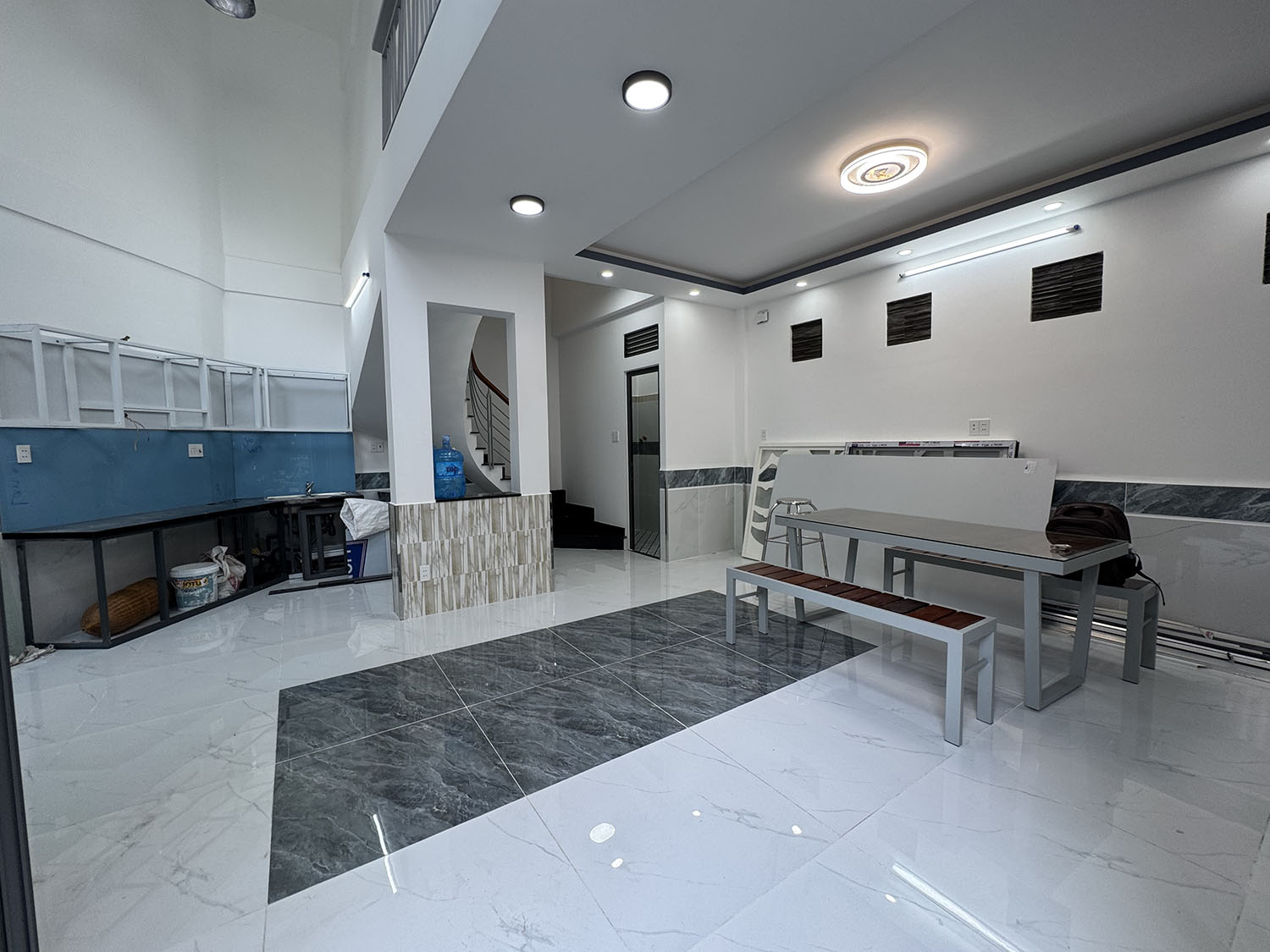 Chính thức mở bán biệt thự mini 3 lầu HXH VF5 khu cao cấp Hoàng Diệu - Trước nhà có sân đỗ ôtô